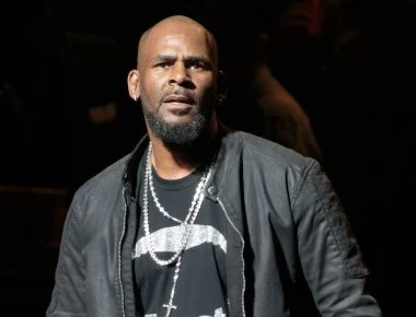 ΗΠΑ: Στη «φόρα» ροζ βίντεο του 52χρονου μουσικού R. Kelly με 14χρονη